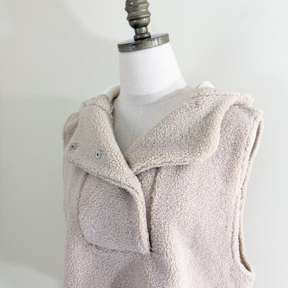 Anthro Pilcro	Tan Teddy Cropped Hooded Vest One Size Fits Most EUC Pull Over - Picture 2 of 6